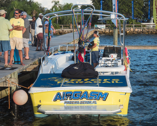 yellow boat>